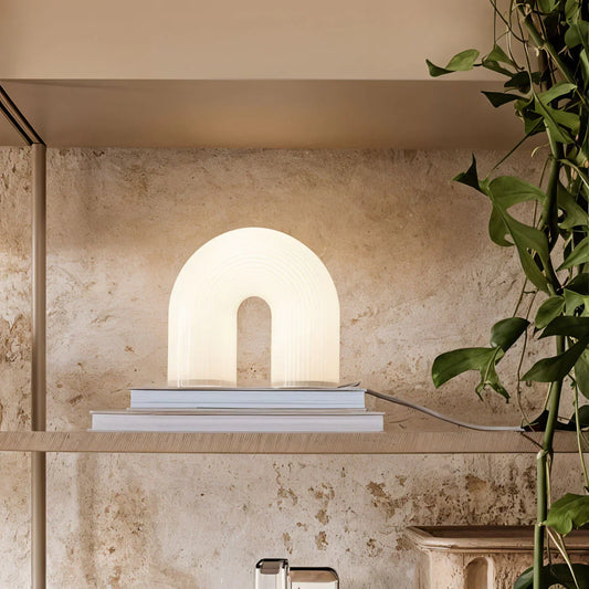 北歐光影的詩篇:Vuelta Table Lamp,讓家成為藝術畫廊