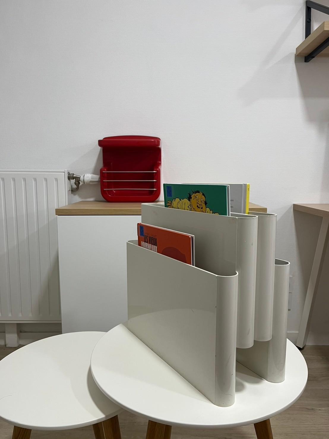 Kartell magazine rack